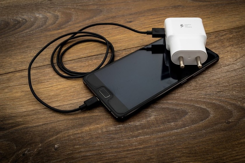Lee más sobre el artículo ¿Qué cargador USB elegir para tu celular? Guía práctica para no equivocarte